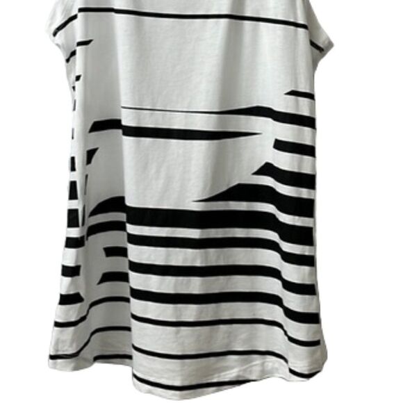 Fabletics Black & White Striped Racerback Tank Size Small NWT - Picture 3 of 9